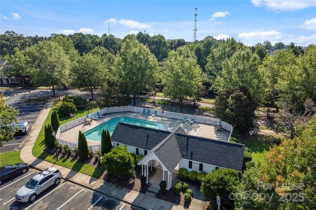 Building Photo - 142 Mangum Cir
