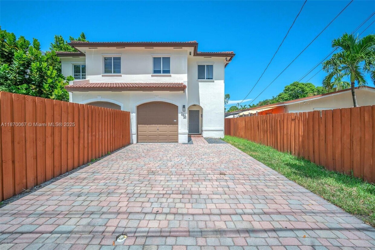 Foto principal - 2621 SW 18th St