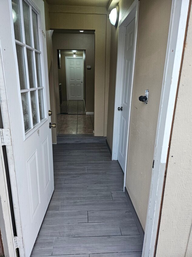 Foto principal - 9324 Croesus Ave