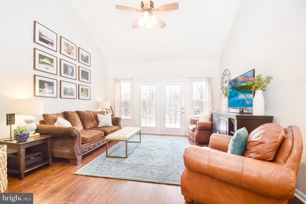 Foto principal - 102 Peregrine Ln