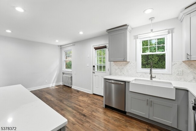 Building Photo - 37-06 Ferry Heights