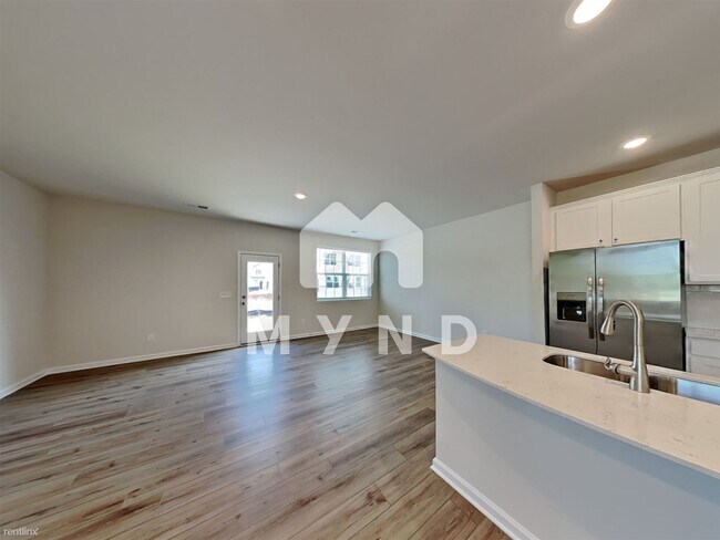 Building Photo - 3 br, 2.5 bath Townhome - 253 Red Tail Way