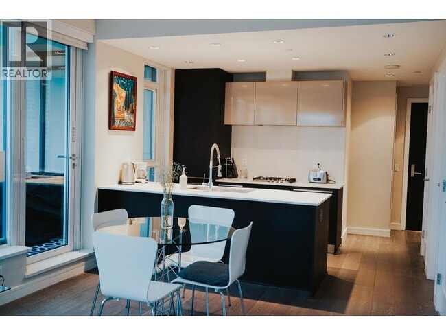 Building Photo - 1221 Bidwell St