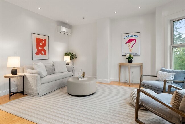 Foto del edificio - 178 Hyde Park Ave