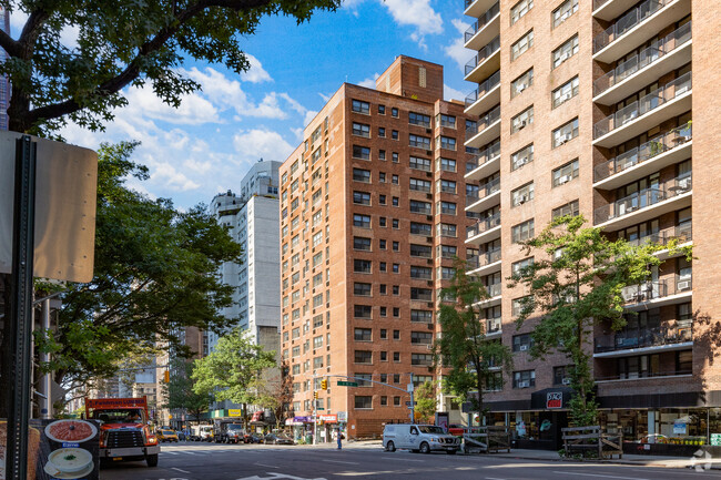 Building Photo - 166 E 35th St