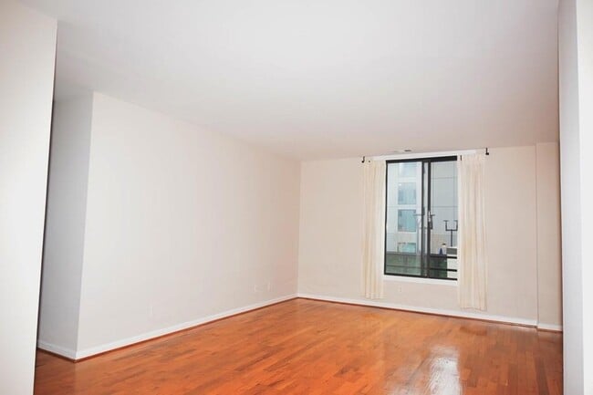 Photo - 1421 W Peachtree St NE House