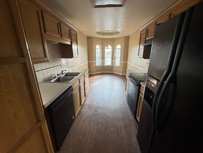 Building Photo - 360 Virtual Tour Available