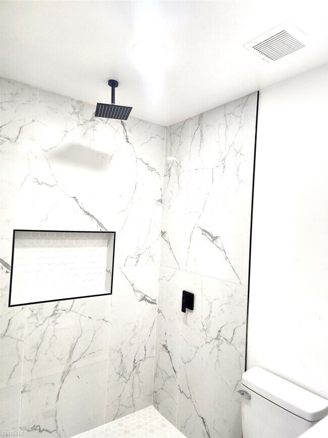 Foto del edificio - 1 br, 1 bath Triplex - 1830 Newton Avenue ...
