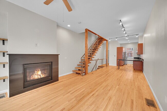 Foto del edificio - $3,225.00 - 2 Beds, 1.5 Bath, Townhouse in...