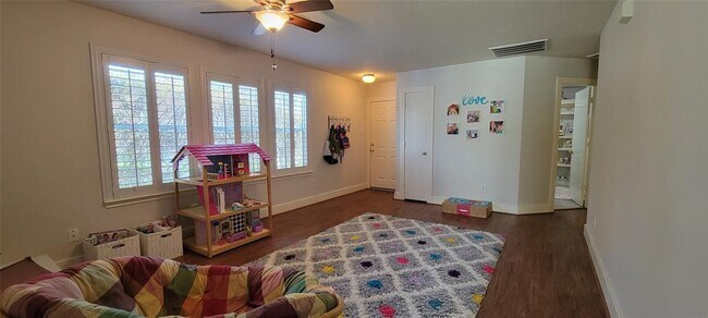 Foto del edificio - 6803 Kingwood Glen Dr