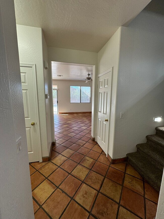 Foto del edificio - Large 4 bedroom house- Laveen