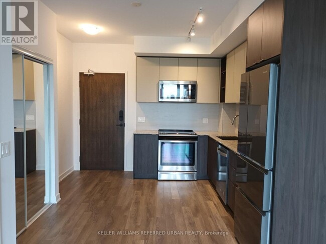 Photo du bâtiment - 100 Eagle Rock Way