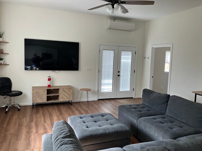 Building Photo - 1105 Granite Hill Rd