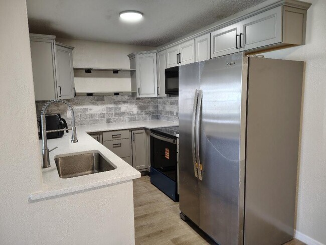 Foto del edificio - 194 Santa Clara Dr