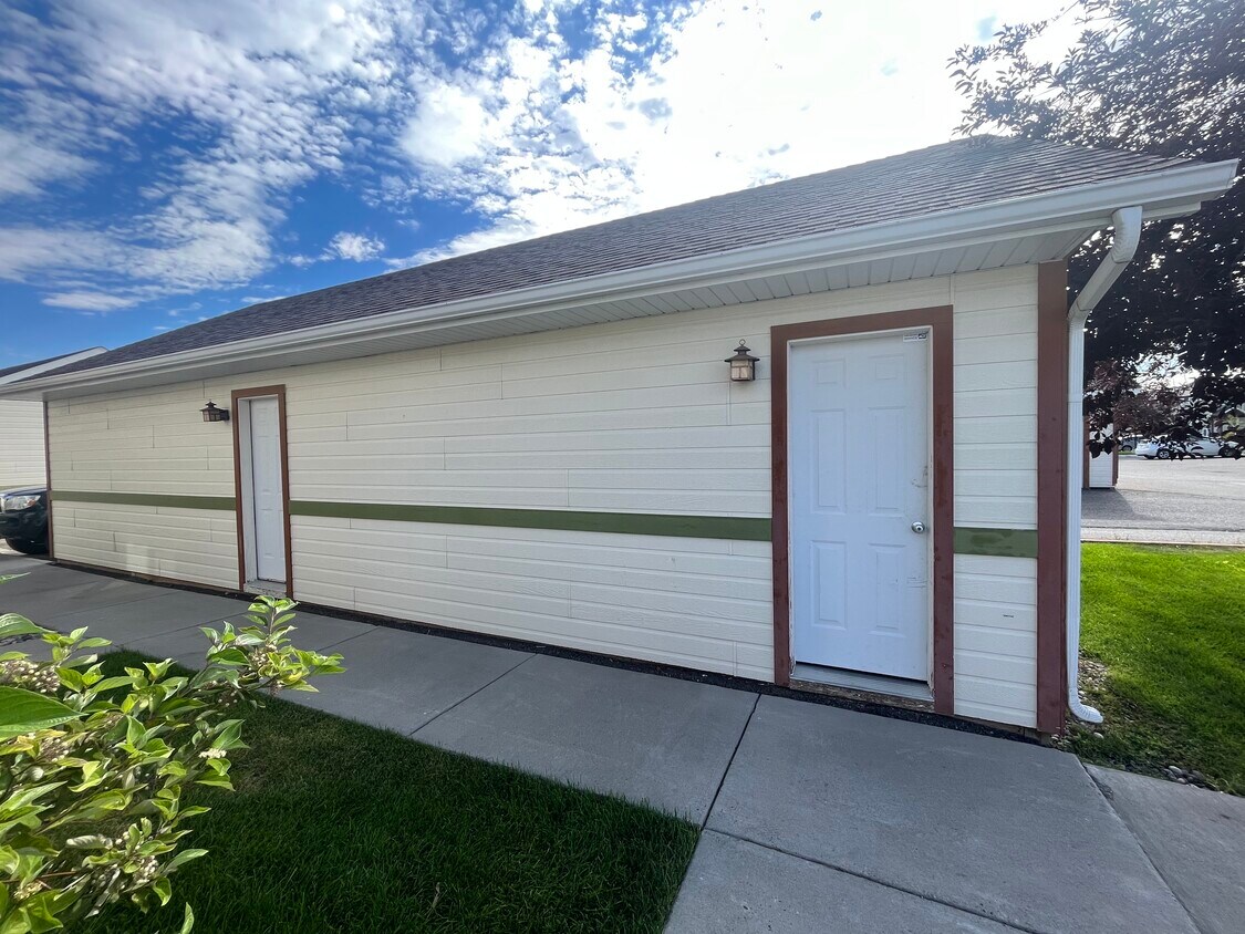 Primary Photo - 1120 Longbow Ln