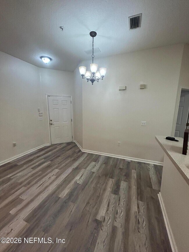 Foto del edificio - 6063 Maggies Cir