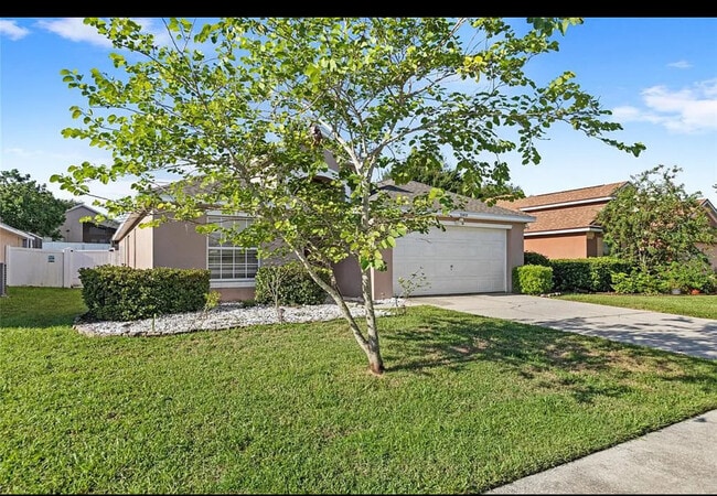 Building Photo - 15451 Markham Dr