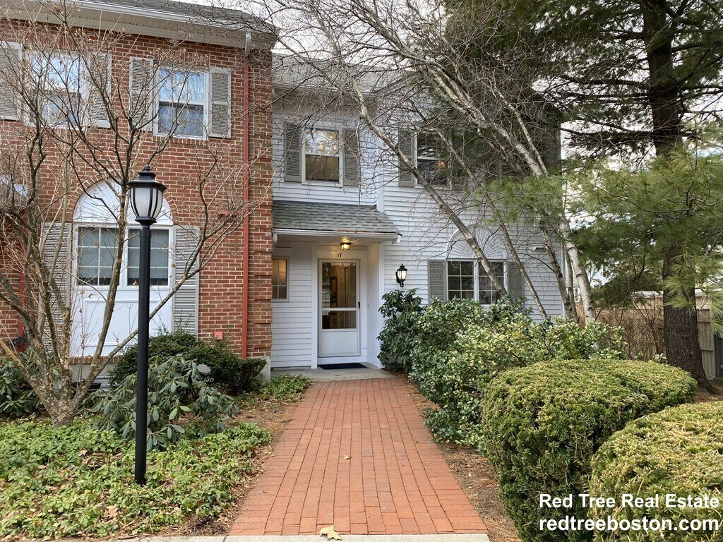 17 Eliot St Unit 1, Chestnut Hill, MA 02467 Condo for Rent in