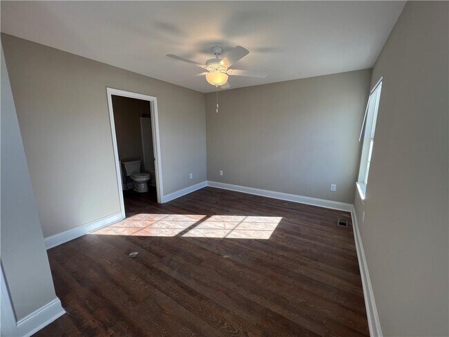 Building Photo - 535 Liberty Pk Dr