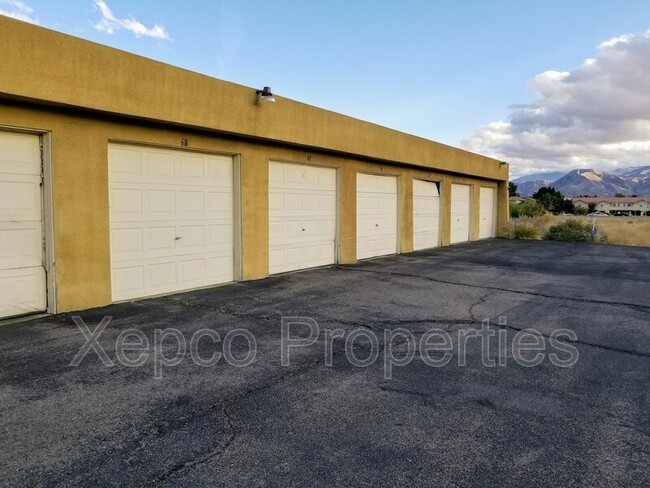 Foto del edificio - 32200 Cathedral Canyon Dr