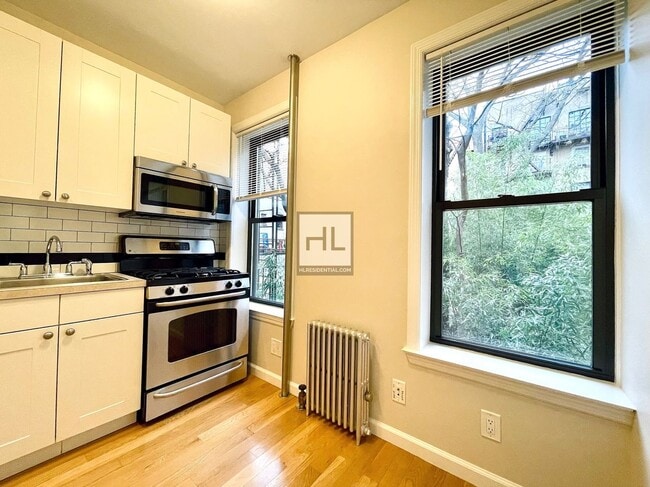 Building Photo - Large 1 Bed | East 9th Street, East Village