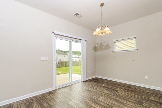 Foto del edificio - Stunning & Unique w/ Luxury Upgrades Luxur...