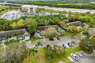 Building Photo - 2001 Sabal Ridge Ct