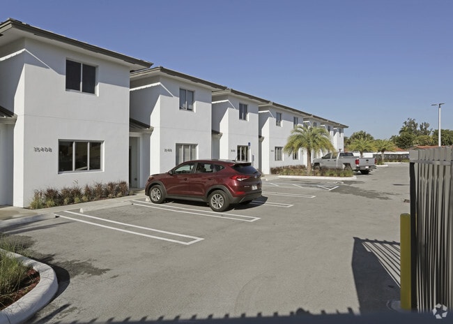 Building Photo - Biscayne Park Villas