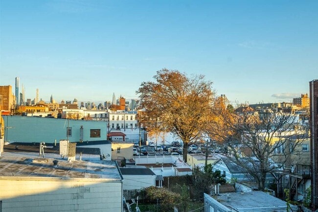Building Photo - 541 42nd St