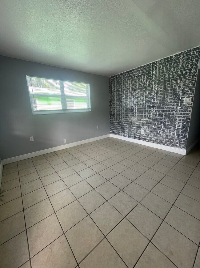 Building Photo - 311 Avanda Ct