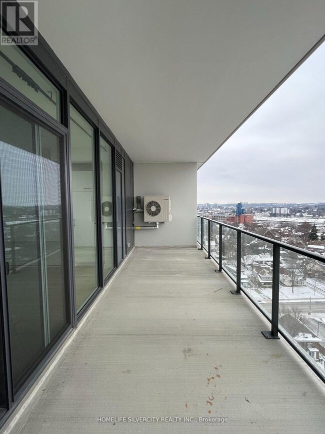 Photo du bâtiment - 741-1741 King St W