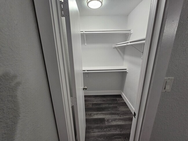 Foto del edificio - 919 Crestwood Dr