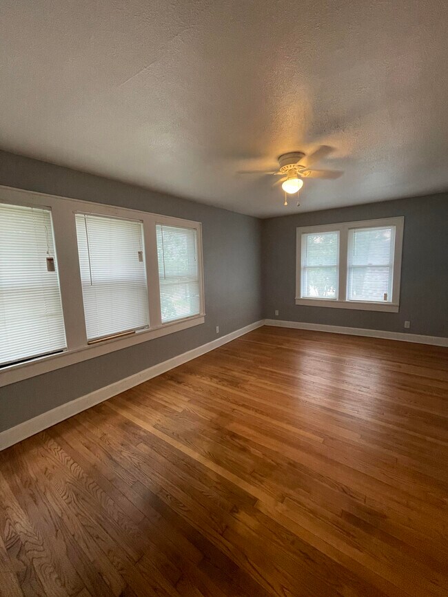 Building Photo - 510 N Beard Ave