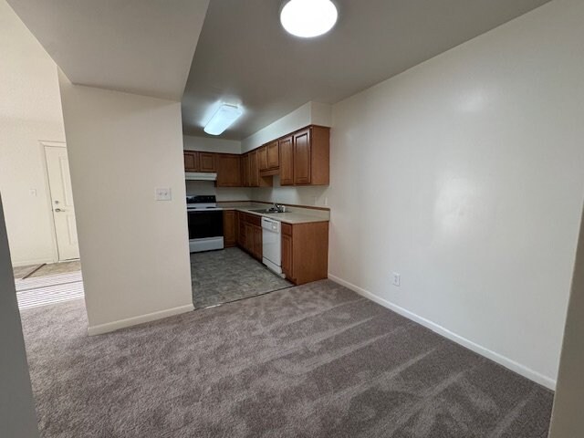 Foto del edificio - 600 Reusens Rd