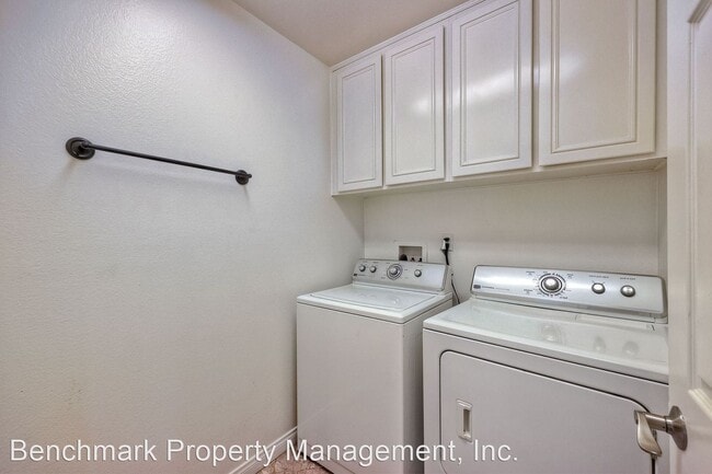 Building Photo - 3 br, 2.5 bath House - 746 Camino Magnifico
