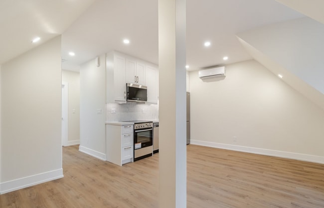 Building Photo - 73 Dewson St