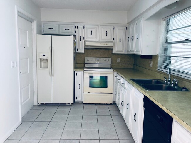 Foto del edificio - Spacious 2 Bedroom 2 Bath Home!