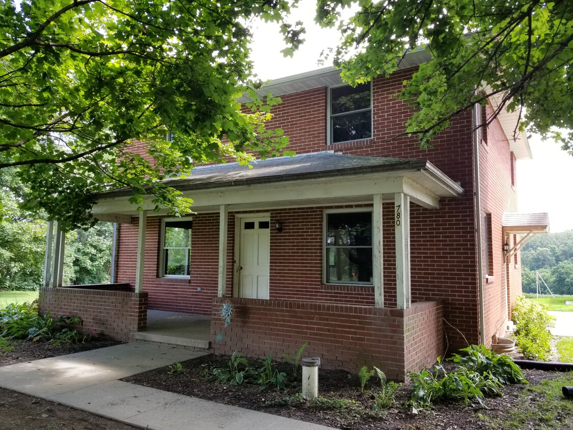 780 Chestnut Hill Rd - Front of House - 780 Chestnut Hill Rd