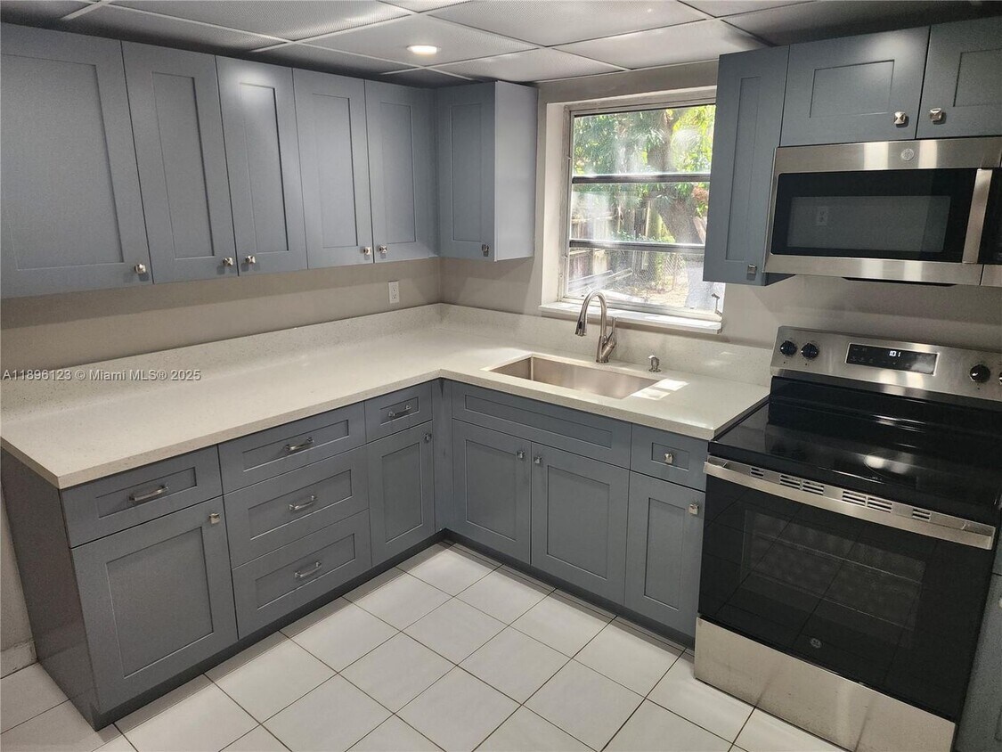 Foto principal - 74 E 17th St