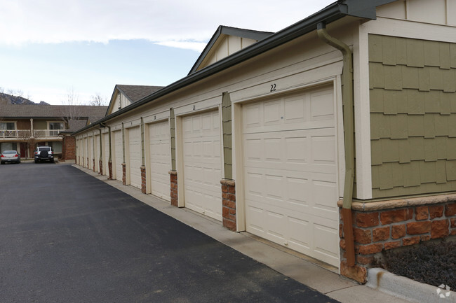 Building Photo - Pinon Glen