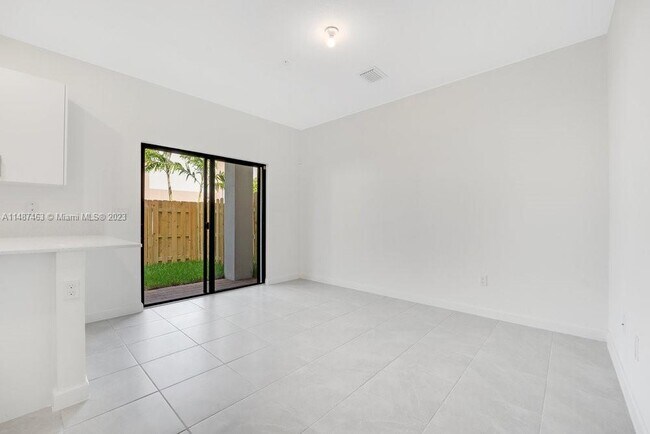 Foto del edificio - 15955 SW 2nd St