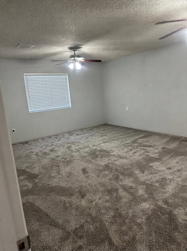 Building Photo - 61946 Oleander Dr