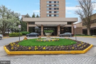 Building Photo - 3713 S George Mason Dr