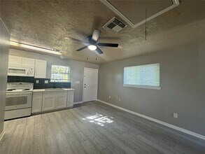 Building Photo - 3020 Jewel St