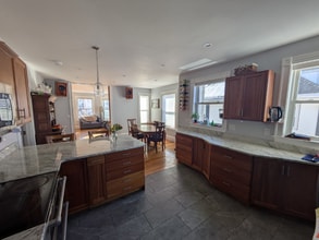 Building Photo - 90 Glenwood Rd