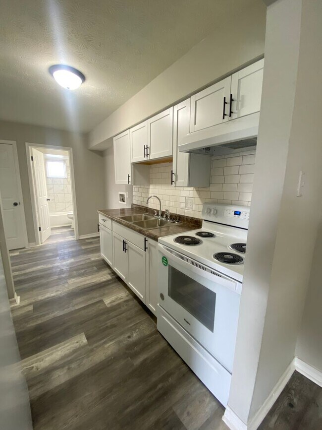 Building Photo - 3309 Roosevelt Blvd