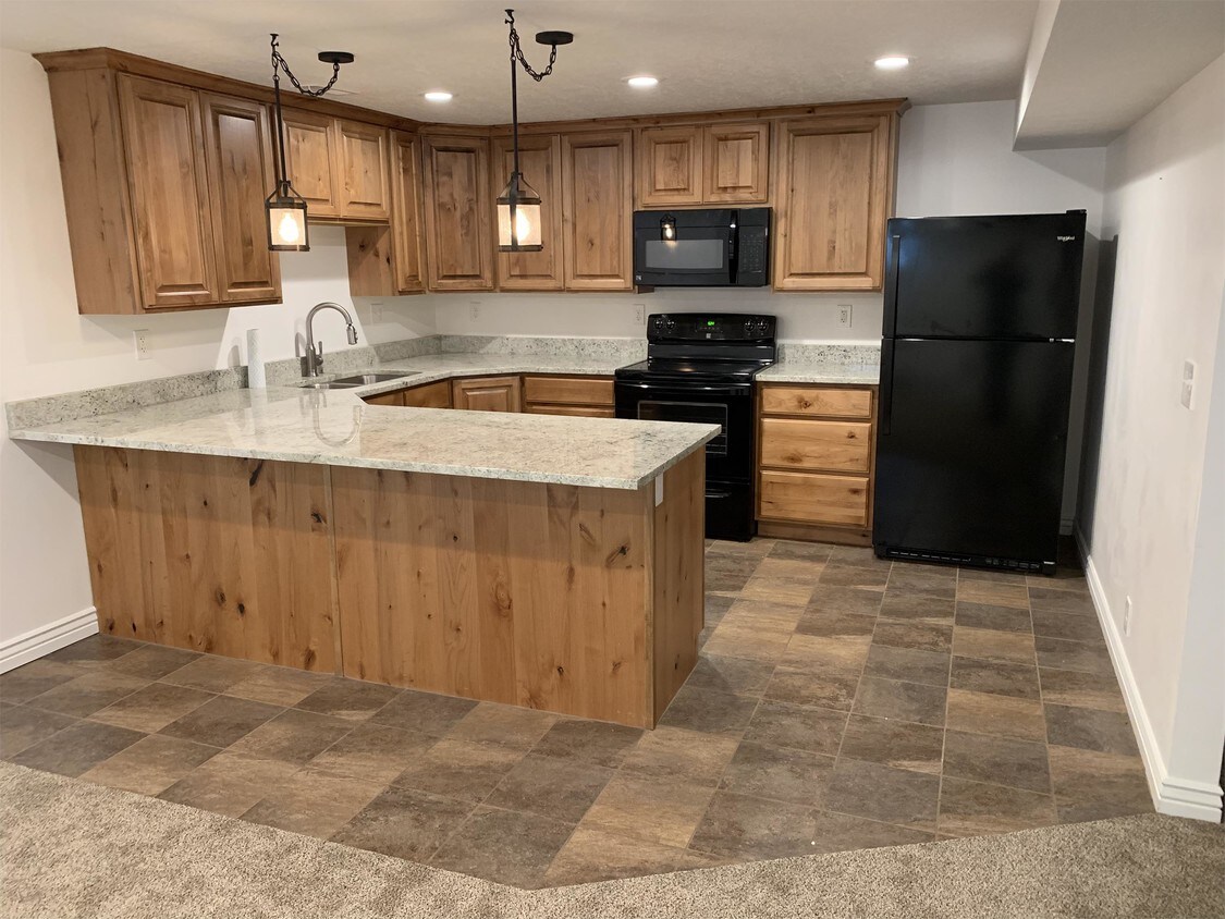 Primary Photo - 8284 S Fallbrook Cir