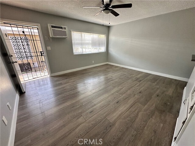 Foto del edificio - 8150 Gardendale St
