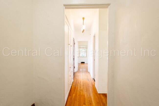 Foto del edificio - 3 Bedroom/2.5 Bath Home with a Mother In Law Unit - $2595 per month!