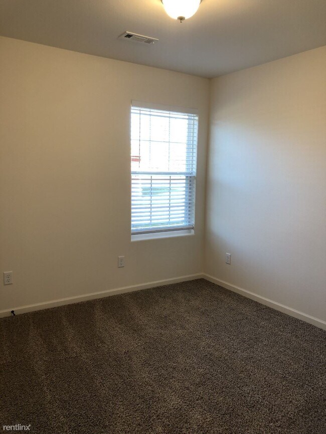 Building Photo - 3 br, 2 bath House - 1108 S McKinley Ave